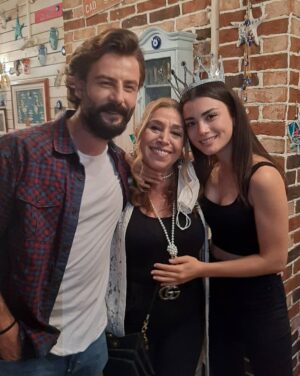 Gül Arcan Instagram - İyi ki doğdun iyi ki varsın seni çok seviyorum kuzum. Tüm mutluluklar sizlere gelsin. ❤️🌹🧿🥰 @ozgeyagizz @gokberkdemirci