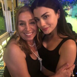 Gül Arcan Instagram - İyi ki doğdun iyi ki varsın seni çok seviyorum kuzum. Tüm mutluluklar sizlere gelsin. ❤️🌹🧿🥰 @ozgeyagizz @gokberkdemirci