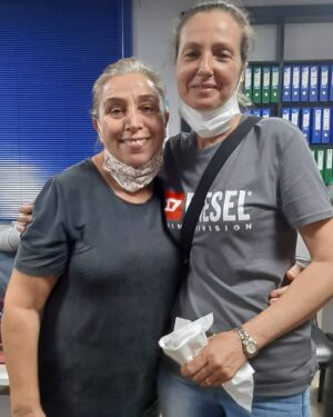 Gül Arcan Instagram - Yıllar önce Kandemir Konduğun yazdığı ONA BAKMA BANA BAK dizisinde birlikte çalıştığımız yönetmen REYHAN PEKAR ile şimdi YEMİN dizisinde tekrar birarada olmak büyük keyif 🙂 GÜNAYDIN ❤️ @reyhanpekar @nursanesenboga #yemin #kanal7 #karamelyapım