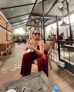 Gülçin Ergül Instagram - Bi kahve? ☕️ Fazlası zarar ama peki siz bile bile günde kaç fincan kahve içiyorsunuz??? 😅 #coffee #bikahve