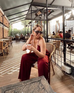 Gülçin Ergül Instagram - Bi kahve? ☕️ Fazlası zarar ama peki siz bile bile günde kaç fincan kahve içiyorsunuz??? 😅 #coffee #bikahve