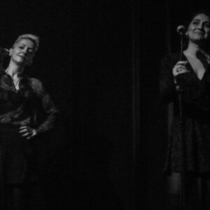 Gülin Kılıçay Instagram - @ari.barokas ile konserimizden👯‍♀️👯‍♀️👯‍♀️