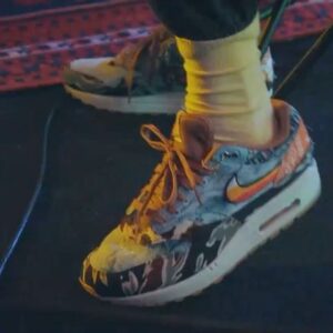 Gülin Kılıçay Instagram - air max gününden🙋🏼‍♀️
@wise.slang