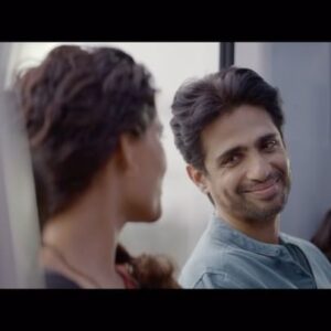 Gulshan Devaiah Instagram - Naye logon se milna unn se dosti karna, auron ki tanhai ko mittana yeh bakhoobi jaante hai!

Miliye Preetam se #8AMMetro mein, bilkul free sirf ZEE5 par.

@gulshandevaiah78