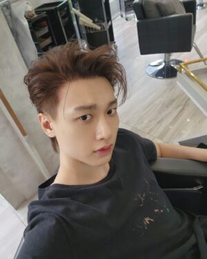 Gun Napat Na Ranong Instagram - Good Bye Red head 🩸... 🤟 New look for the second half of 24 by @theutha54
ขอบคุณผมแดงที่อยู่ถ่ายหนัง ถ่ายงาน มาด้วยกันครึ่งปี ได้เวลาmove onไปต่อแล้ว 😂
