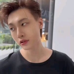 Gun Napat Na Ranong Instagram - Good Bye Red head 🩸... 🤟 New look for the second half of 24 by @theutha54
ขอบคุณผมแดงที่อยู่ถ่ายหนัง ถ่ายงาน มาด้วยกันครึ่งปี ได้เวลาmove onไปต่อแล้ว 😂