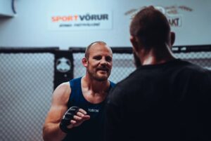 Gunnar Nelson Instagram - Great technical work with the champ @jirkaprochazka last night @mjolnirmma. What a mover! All the best brother🙏

Photos: @isleifureli