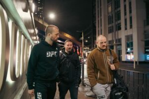 Gunnar Nelson Instagram - Some media but overall a quiet and good day in London. The day was wrapped up with a late session at @london_grapple 💥

3 more sleeps!