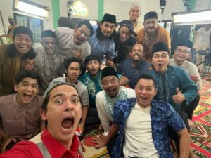 Guntara Hidayat Instagram - wah pada happy nih
ada apa yah ???
@duniaterbalik.mncp