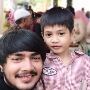 Guntara Hidayat Instagram - Barakallah Fii Umrik Zidan raditia hidayat
Wilujeng tepang taun anak papa 
Semoga sehat2 selalu..rajin ibadah.sholat .ngaji nya
Jasi anak yg soleh
Tambah pinter...sayang ama papa n mama
Jgn berantem mulu ama alya n iban😁😁😁
Jgn cengeng trus 🥰🥰🥰🥰🥰🥰🤩🤩🤩🤩🤩🤩🤩🤩