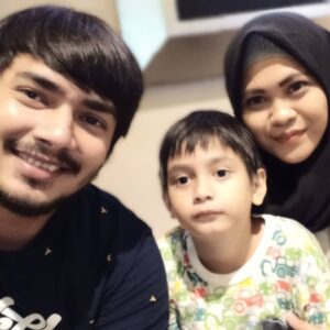 Guntara Hidayat Instagram - Barakallah Fii Umrik Zidan raditia hidayat
Wilujeng tepang taun anak papa 
Semoga sehat2 selalu..rajin ibadah.sholat .ngaji nya
Jasi anak yg soleh
Tambah pinter...sayang ama papa n mama
Jgn berantem mulu ama alya n iban😁😁😁
Jgn cengeng trus 🥰🥰🥰🥰🥰🥰🤩🤩🤩🤩🤩🤩🤩🤩