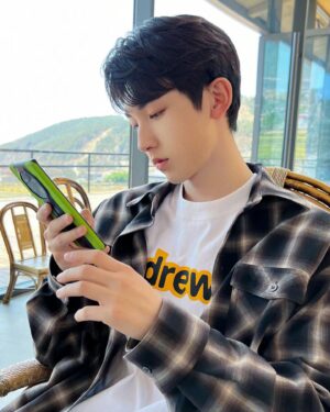 Guo Junchen Instagram - Even on your worst days, you are always worth love and respect.