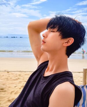 Guo Junchen Instagram - Hello July ✌🏻