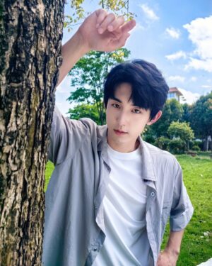 Guo Junchen Instagram - Beautiful day 🌥️🌿