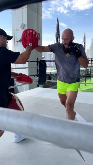 Guram Kutateladze Instagram - Fight camp continues in Dubai ⚔️
•
•
•
@jm_sweep 📸