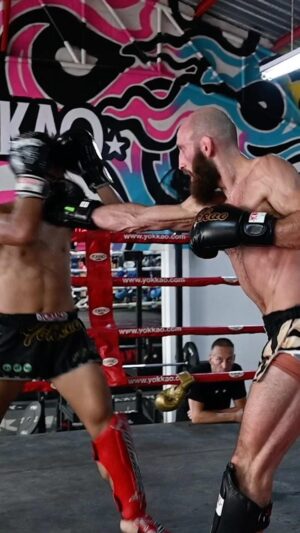 Guram Kutateladze Instagram - UFC’s @guram_dze putting in that WORK with the rising star @chalawan_yokkao at the YOKKAO Training Center Bangkok, Thailand 🇹🇭👊

#Yokkao #muaythai #sparring #nakmuay