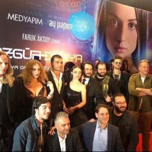 Gürbey İleri Instagram - ÖZGÜR DÜNYA yarın sinemalarda... 📽