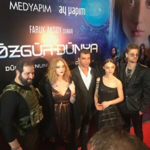 Gürbey İleri Instagram - ÖZGÜR DÜNYA yarın sinemalarda... 📽