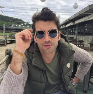 Gürbey İleri Instagram - Tek hesabim budur lutfen sahte hesaplara itibar etmeyiniz.. 🙏🏻 this is my only account