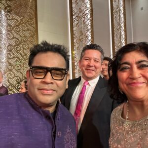 Gurinder Chadha Instagram - Thank you #mumbai for an awesome week! We will miss you ❤️🥳🇮🇳🙏🏾 @amirkhanactor_  @aliaabhatt @arrahman @officenitaambani @sachintendulkar @sairabanu @ikabirbedi @sidsriram #elco #panipuri #paubhaji #indianstreetfood