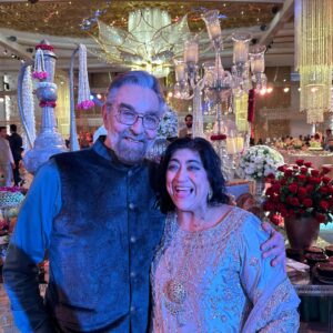 Gurinder Chadha Instagram - Thank you #mumbai for an awesome week! We will miss you ❤️🥳🇮🇳🙏🏾 @amirkhanactor_  @aliaabhatt @arrahman @officenitaambani @sachintendulkar @sairabanu @ikabirbedi @sidsriram #elco #panipuri #paubhaji #indianstreetfood