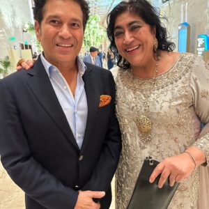 Gurinder Chadha Instagram - Thank you #mumbai for an awesome week! We will miss you ❤️🥳🇮🇳🙏🏾 @amirkhanactor_  @aliaabhatt @arrahman @officenitaambani @sachintendulkar @sairabanu @ikabirbedi @sidsriram #elco #panipuri #paubhaji #indianstreetfood