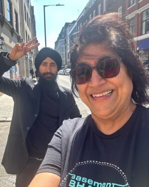 Gurinder Chadha Instagram - So good to hang in london with icon Waris ⁦‪⁦‪Alluwallia @houseofwaris not many of us working creatively  on this global level so super cool for me to chat about what matters to me spiritually. 🙏🏾💕 #chardikala
