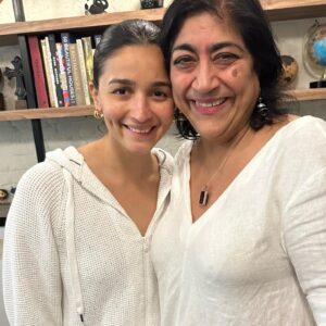 Gurinder Chadha Instagram - Thank you #mumbai for an awesome week! We will miss you ❤️🥳🇮🇳🙏🏾 @amirkhanactor_  @aliaabhatt @arrahman @officenitaambani @sachintendulkar @sairabanu @ikabirbedi @sidsriram #elco #panipuri #paubhaji #indianstreetfood