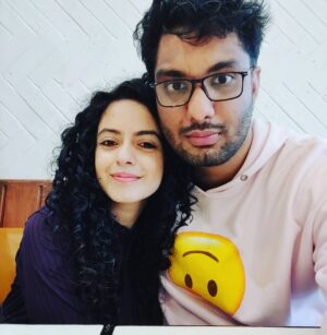 Gursimran Khamba Instagram - HAPPY DIWALI from us to all of you! Have a great one with your friends and fam! 🐕♥️