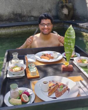 Gursimran Khamba Instagram - I don’t know why floating breakfasts are a thing but they’re apparently a thing 💯 going to make my coffee float in the bathroom balti with the mugga #bali