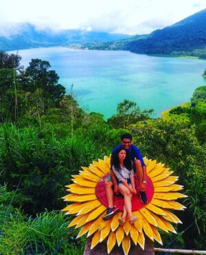 Gursimran Khamba Instagram - Chaddi pehen ke phool khile hain #bali #wanagirihiddenhill