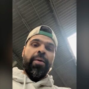 Gurvinder Sihra Instagram - John Cena speaking better Hindi than Great Khali. Let us know your thoughts about his singing skills in the comments.

Recently, popular wrestler and actor John Cena (@johncena) was seen vibing on a Shah Rukh Khan song with Gurv Sihra (gurvsihra). 

Gurv could be seen teaching John how to sing the song in a gym and then saying “it’s a big hit song and this is for you Mr. Khan” as a tribute to him.

The original singer of the song Udit Narayan (@uditnarayanmusic) also commented on the video. The song is from this SRK film called “Dil Toh Pagal Hai” released in 1997.

Swipe to watch the video and let us know your thoughts on it in the comments below!! 

Original Video by: gurvsihra @thecenahub 
✍🏼: @biswa.roop 

#IFP #JohnCena #ShahRukhKhan #srk @iamsrk #viralaudios #trending #trendingaudios #trendingvideos #viral #DilTohPagalHai
