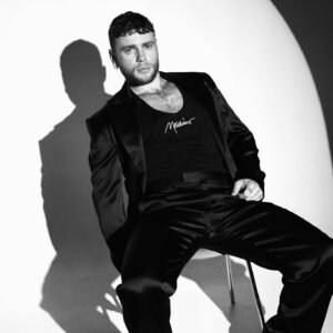Gus Kenworthy Instagram - Wearing Prada on the cover of Numéro Netherlands photographed by the talented @torianlewin.
.
Grooming: @mark.alan.hair
Styling: @torianlewin & @eedz_c
Editor: @timiletonja
Interview: @janaletonja
Design: @arthurroeloffzen