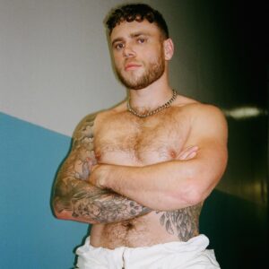 Gus Kenworthy Instagram - Wearing Prada on the cover of Numéro Netherlands photographed by the talented @torianlewin.
.
Grooming: @mark.alan.hair
Styling: @torianlewin & @eedz_c
Editor: @timiletonja
Interview: @janaletonja
Design: @arthurroeloffzen