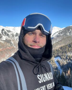 Gus Kenworthy Instagram - Home sweet homo! 🥹 I had THE best time at this year’s @TellurideGaySki Week. I’m already looking forward to next year’s event - hope to see y’all there! 🌈❄️♥️