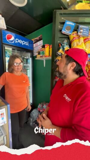 Gustavo Becerra Instagram - En Chiper📲 ¡TENEMOS DE TODO😱!

Así como la sra. Silvana👩‍🦰 tiene de todo en su kiosko (Pdte. Riesco #5.600, afuera del Parque Araucano🌳), tú también puedes surtir tu local🏪 con todo lo que necesitas, ¡sin moverte del mostrador😱👏!

Ya lo sabes😉: bebidas🥤, confites🍫, abarrotes, artículos de aseo🧼, limpieza, artículos para bebé👶, alimento para mascotas🐶, pilas, bebidas energéticas y mucho más😉, lo encuentras en Chiper🤩.

Sólo debes bajar la app Chiper📲, hacer tu pedido, y en 24 horas🕙 te llegará a la puerta de tu local👏.

#chiper #chiperchile #kiosko #almacen #surtido #hazlafacil