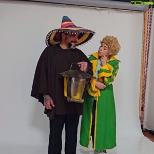 Gustavo Becerra Instagram - Un poco de lo que fue nuestra sesión de fotos ayer con @agenciapunctum ! Ya estamos muy cerca del reestreno de nuestra obra "Jugando a... El Principito"
Atentos a la fecha. 

Pronto les compartiremos más información...

Saludos @colectivo_mutante_

Elenco
@casasilvarojas
@daniela.rayen
@cris_actor
coconaveas

Dirección: @yasna.lazcano
Coreografías: @clau.silvaccatini_danceartist
Vestuario: @inquietaguti

#teatro #cuentacuentos #cuentos #elprincipito #zorro #flor #serpiente #farolero #colectivomutante #teatrofamiliar #teatroinfantil