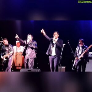 Gustavo Becerra Instagram - Anoche fue un gran cumpleaños de un tremendo actor, cantante y un súper amigo...mil felicidades querido @gusactor de @swingdelmono el @guatondelafrutaofic 😊  gracias por tu alegría y compartirnos tu día, fue hermoso el show, mis amados @losramblers_oficial @swingdelmono  e @imsonasty en su papel de Raffaella Carrá y Marilyn  Monroe y ver a tus papás bailando Rock&Roll, fue muy hermoso y hermoso también fue que compartieran escenario con otro cumpleañero .. con @ninomacpherson  felicidades a ambos. 
Me faltó fotito con mi bello @rodrigo.mezacastro 🙂

#felizcumpleaños #amistad #artistaschilenos #showenvivo envivo #actores #teatro #Arte #Cultura