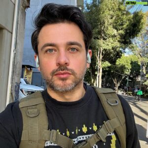 Gustavo Egelhaaf Instagram - Pues #selfie porque hace mucho que no hago una publicación y porque me dieron ganas de mandarles besos! Me ando haciendo buey, ando trabajando mucho! Ya pronto podré darles las sorpresas que vienen (son varias) “se vienen cositas” 🤣🤣🤣🤌🏼 les quiero un chingo ♥️ abrazos apachurrados!!!
