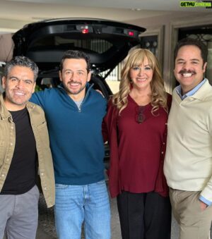 Gustavo Egelhaaf Instagram - DUMP DE FOTOS DE - UN BUEN DIVORCIO 🧡 Ya disponible por @vix todos los capítulos. ¡No se la pierdan! 

Muchas personas talentosas y muy amadas en esta producción! Gracias siempre @billyrovzar @ericasanchezsu @jero_rod @ponchuspineda @elrovzar y a la familia de VIX por apostar a hacer cosas chingonas! Que bonita serie hicimos. Gracias por apostar por mi para interpretar a DAVID ORTIZ BATIZ 😎

Gracias siempre @claudiaalvarezo @esmepimentel @anabelferreirab @artus @rafaelsnavarro_ @carmenbeatok @adrian_f_vazquez @arathaquino11 @valeria.santaella @erick.y.edmundo y a todo el equipo de cada capítulo! Todos @monicadionne @tamaravallarta @crismagaloni @luisarrieta_ @diegoruzzarin @adrianamontesdeo @bigdanmx @ursulapruneda @carmenbaque (y los que no alcancé a taggear) Son espectaculares y aprendí de ustedes todos los días! Son chingonxs!!! 🙌🏼🔥

Larga vida a UN BUEN DIVORCIO ♥️