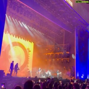 Gustavo Egelhaaf Instagram - Este @coronacapital estuvo increíble!!! Me lo llevo para siempre en el ♥️ muchas gracias @rosita_venuz por ser la mejor compañía!!! 

Muchas gracias @gnpseguros por invitarme #SoyclienteGNP 
Neta #Viviresincreíble 💙

“However long I stay… I will always love you.” The Cure 🖤