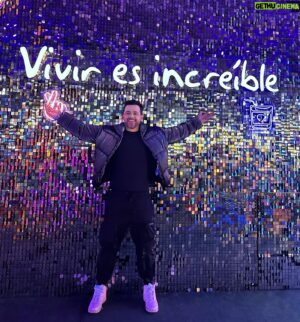 Gustavo Egelhaaf Instagram - Este @coronacapital estuvo increíble!!! Me lo llevo para siempre en el ♥️ muchas gracias @rosita_venuz por ser la mejor compañía!!! 

Muchas gracias @gnpseguros por invitarme #SoyclienteGNP 
Neta #Viviresincreíble 💙

“However long I stay… I will always love you.” The Cure 🖤