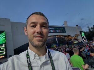 Gustavo Hofman Instagram - Declaro encerrada a cobertura da final da Conference League. Uma experiência incrível em Atenas! Espero que tenham gostado do conteúdo publicado nos últimos dias aqui e no Twitter. 👊⚽️🇬🇷