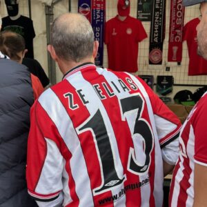 Gustavo Hofman Instagram - Quatro fotos que ajudam a entender a relação do Olympiacos com o futebol brasileiro. #uecl