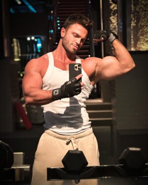 Gustavo Naspolini Instagram - 💪🏼😛