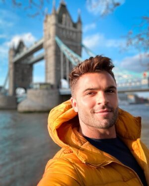 Gustavo Naspolini Instagram - First time visiting London, just for a couple of days. But loving this city, so pretty and full of things to see!! 🇬🇧😍