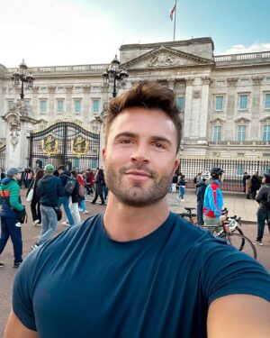 Gustavo Naspolini Instagram - First time visiting London, just for a couple of days. But loving this city, so pretty and full of things to see!! 🇬🇧😍