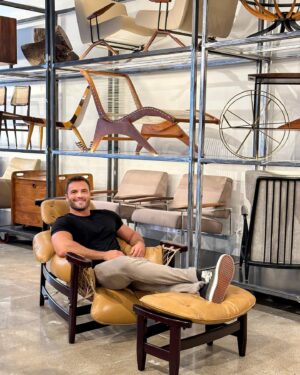 Gustavo Naspolini Instagram - Today I came to visit Found Collectibles @foundcollectibles , a beautiful gallery with curated mid-century Brazilian furniture and decor! I got stunned by the gorgeous pieces they have, like this Jangada chair i’m sitting on in the first picture! It’s located in the Garment District in Manhattan! Congrats @jfrancesstudio @rodrigosalem for the amazing work!!! 😍🤍👏🏼 #homedecor #nyc #furniture #interiordesign