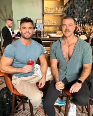 Gustavo Naspolini Instagram - Me and my mate @mc_ant went for a few drinks the other day #cheers #friends #nyc