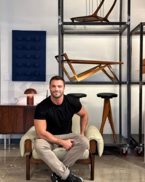 Gustavo Naspolini Instagram - Today I came to visit Found Collectibles @foundcollectibles , a beautiful gallery with curated mid-century Brazilian furniture and decor! I got stunned by the gorgeous pieces they have, like this Jangada chair i’m sitting on in the first picture! It’s located in the Garment District in Manhattan! Congrats @jfrancesstudio @rodrigosalem for the amazing work!!! 😍🤍👏🏼 #homedecor #nyc #furniture #interiordesign